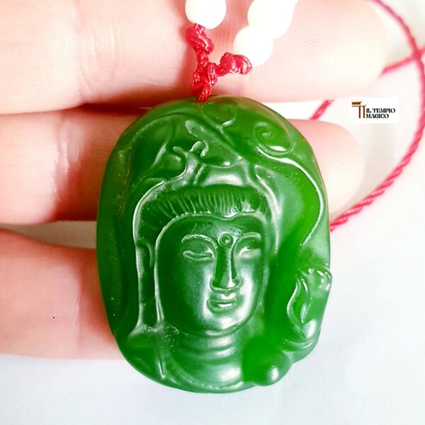 Buddha inciso sulla giada