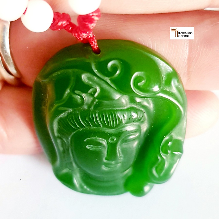 Buddha inciso sulla giada