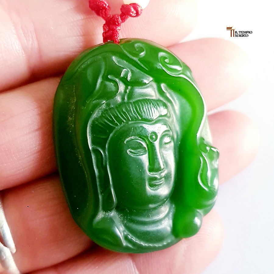 Buddha inciso sulla giada